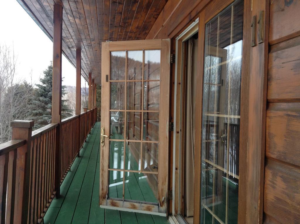 Aux Berges Du St-Maurice Hotel Saint-Jean-des Piles Exterior foto
